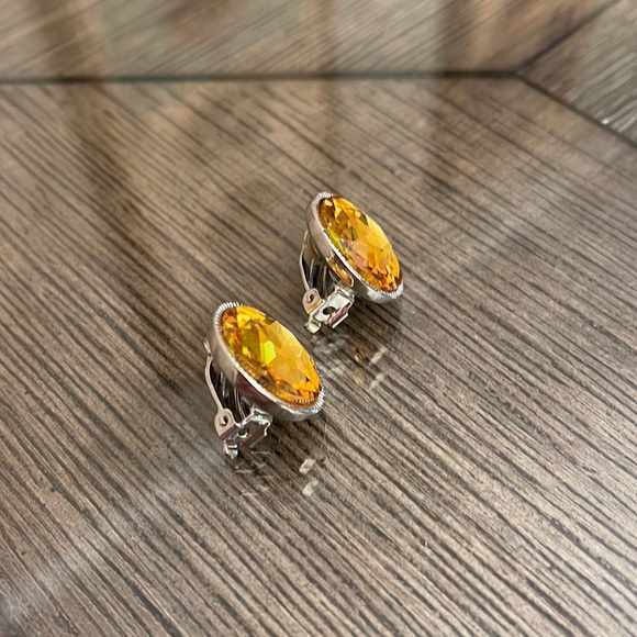 Vintage Topaz / Yellow Round Cut Glass Rhinestone Clip Earrings - Picture 11 of 14